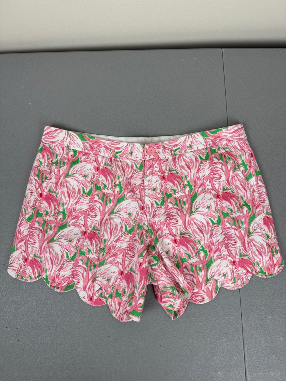 Pink Floral Scallop Hem Women's Shorts
